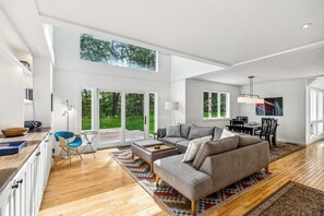 Televisión, chimenea, estéreo, oficina