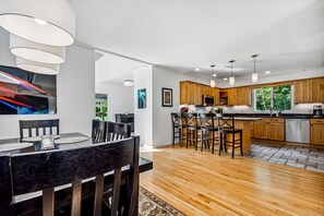 Dining - New! Luxurious Escape, Hot Tub - Quechee Meadows (Quechee)