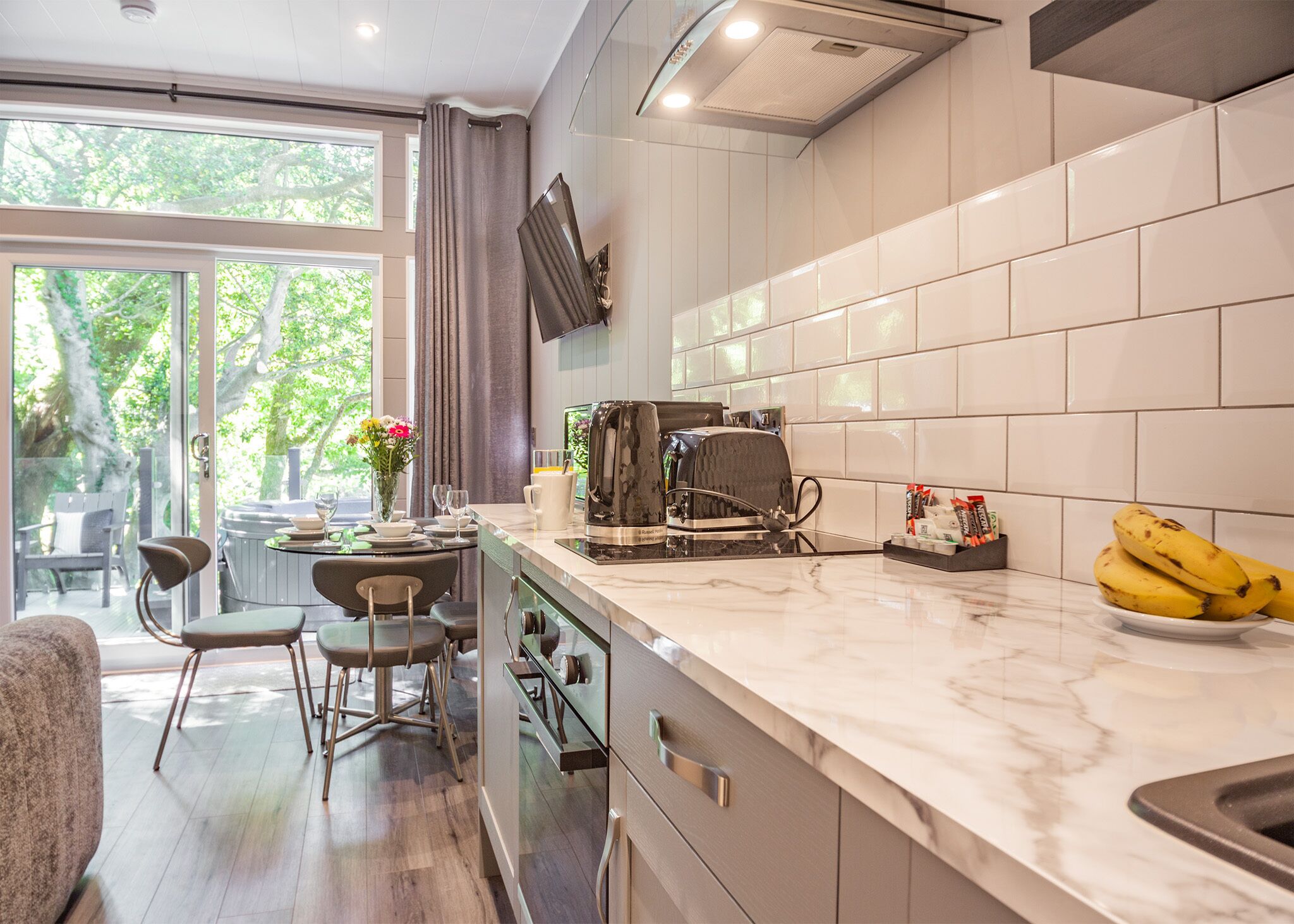 Fridge, oven, stovetop, toaster