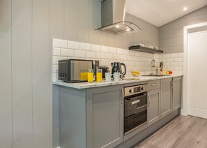 Geladeira, fogão, cooktop, torradeira