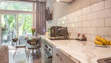 Fridge, oven, stovetop, toaster