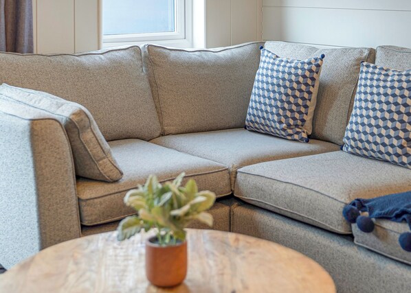 Unclassified image, 1 of 17, button - 2 bedroom accommodation in Tewkesbury (Tewkesbury)