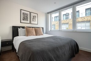2 bedrooms, iron/ironing board, WiFi, bed sheets - Ideal Old Street 2BR, nr Station & Gardens, by Blueground (London)