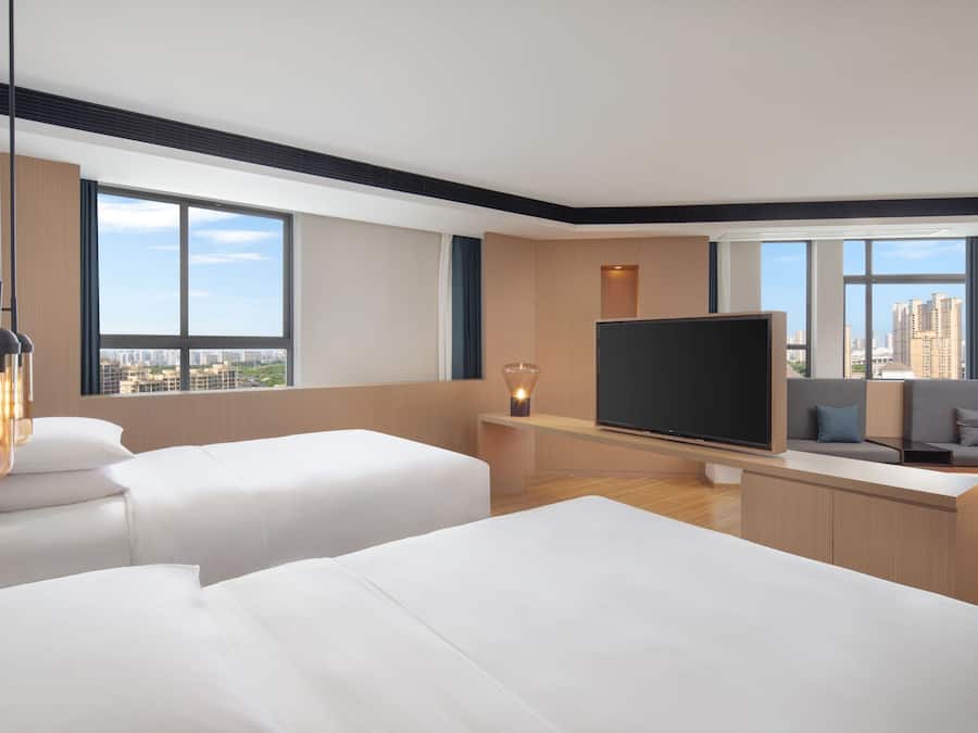 Premium-Zimmer, 2 Doppelbetten, Stadtblick | Hochwertige Bettwaren, Daunenbettdecken, Select-Comfort-Betten