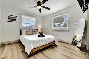 2 Schlafzimmer, Schreibtisch, Bügeleisen/Bügelbrett, kostenloses WLAN