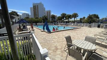 Piscine extérieure, piscine chauffée