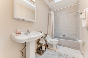 A bathroom with a sink, toilet, and bathtub. - Family Welcome-Large Comfy Stay Pets Welcome w/Parking Trailers/Bikes/Boats (Edgewater)