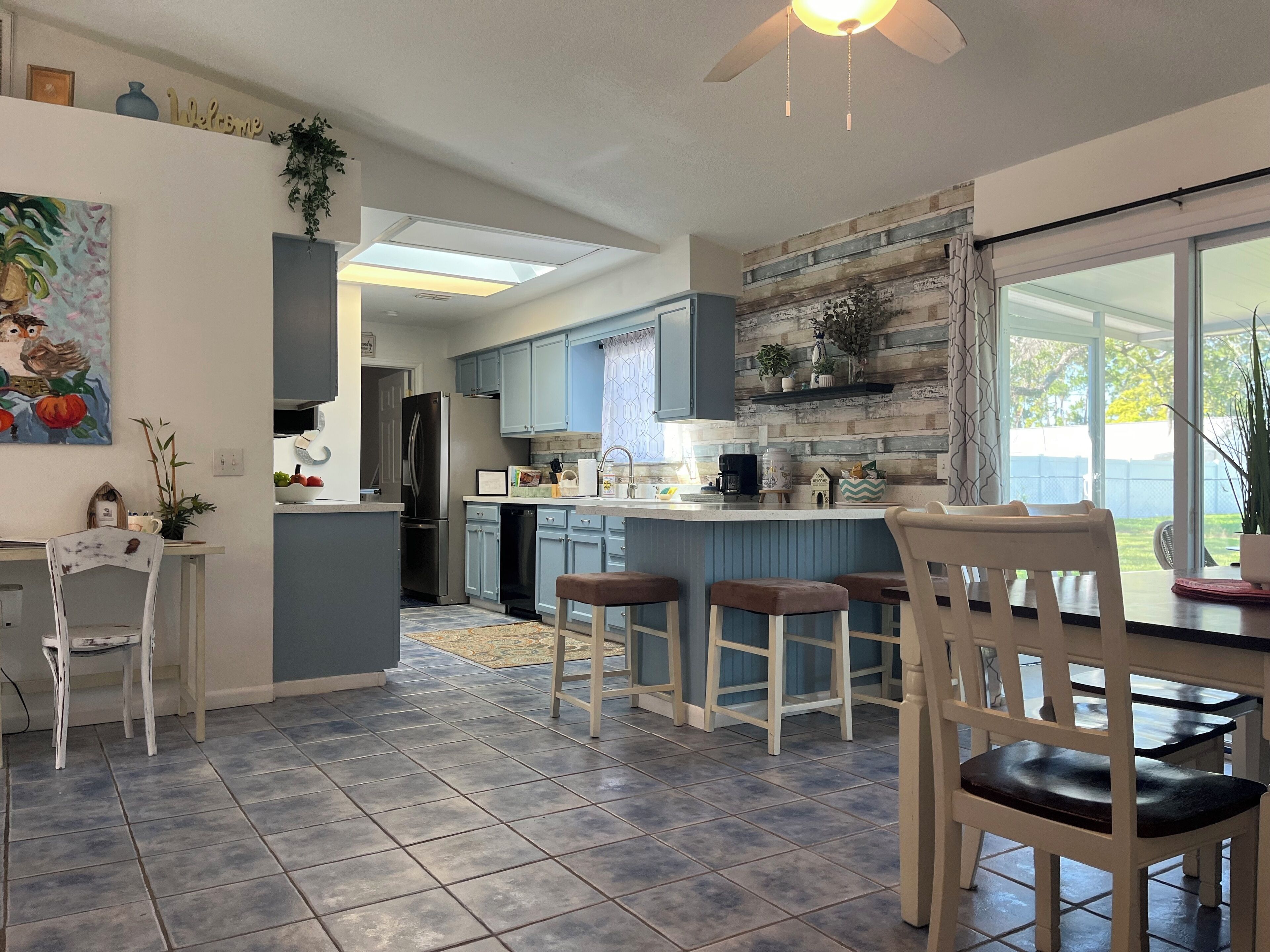Relax Inn -  Comfy Feeling,  Pet Friendly. Plenty of Parking for boat or bikes♥️