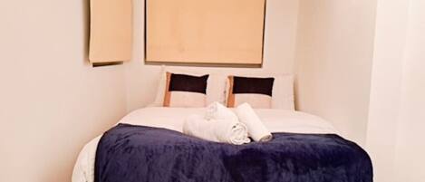 1 dormitorio, tabla de planchar con plancha, wifi gratis y ropa de cama