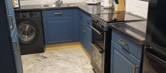 House - Sleeps 5 - Garden - Parking