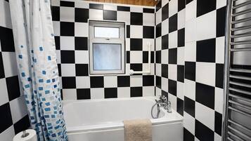 Combined shower/tub, hair dryer, towels