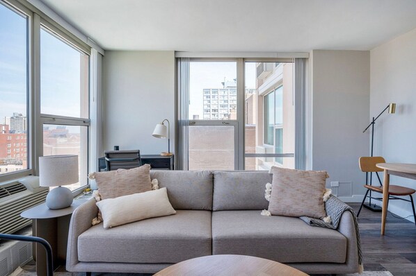 Fernseher, Stereoanlage