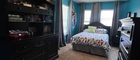 5 chambres, fer et planche à repasser, Wi-Fi, draps fournis