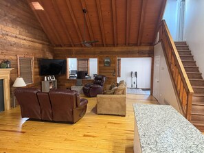 TV connectée, espaces bureaux, écrans d'ordinateur