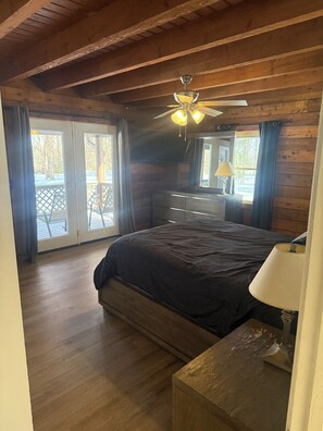 3 bedrooms, desk, free WiFi, bed sheets - Peaceful 2.5-Acre Retreat Near the City with Space to Unwind (New Albany)