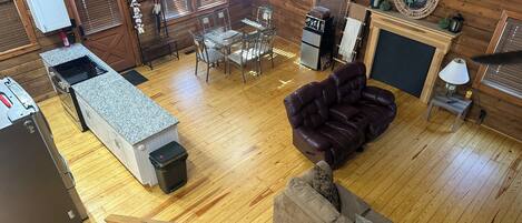 Smart-tv, een kantoor en een computerscherm