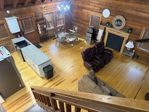 Smart TV, offices, computer monitors - Peaceful 2.5-Acre Retreat Near the City with Space to Unwind (New Albany)