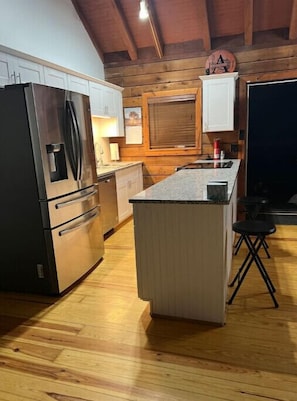 Fridge, microwave, oven, stovetop - Peaceful 2.5-Acre Retreat Near the City with Space to Unwind (New Albany)
