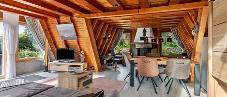 Télévision, cheminée