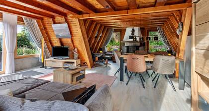 Holiday Home 'Villa Natura' with Mountain View, Terrace, Garden & Wi-Fi