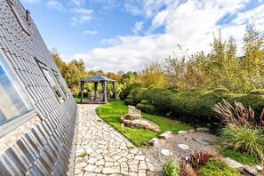 Terrace/patio - Holiday Home 'Villa Natura' with Mountain View, Terrace, Garden & Wi-Fi (Meschede)