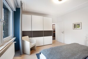 1 habitación, escritorio, tabla de planchar con plancha y wifi gratis 