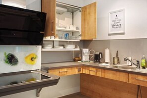 Refrigerador, microondas, horno, placa de cocina