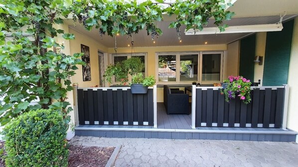 Terrace/patio - Holiday Apartment "Stadt Land Fluss Plus" with Private Terrace and Wi-Fi (Arnsberg)
