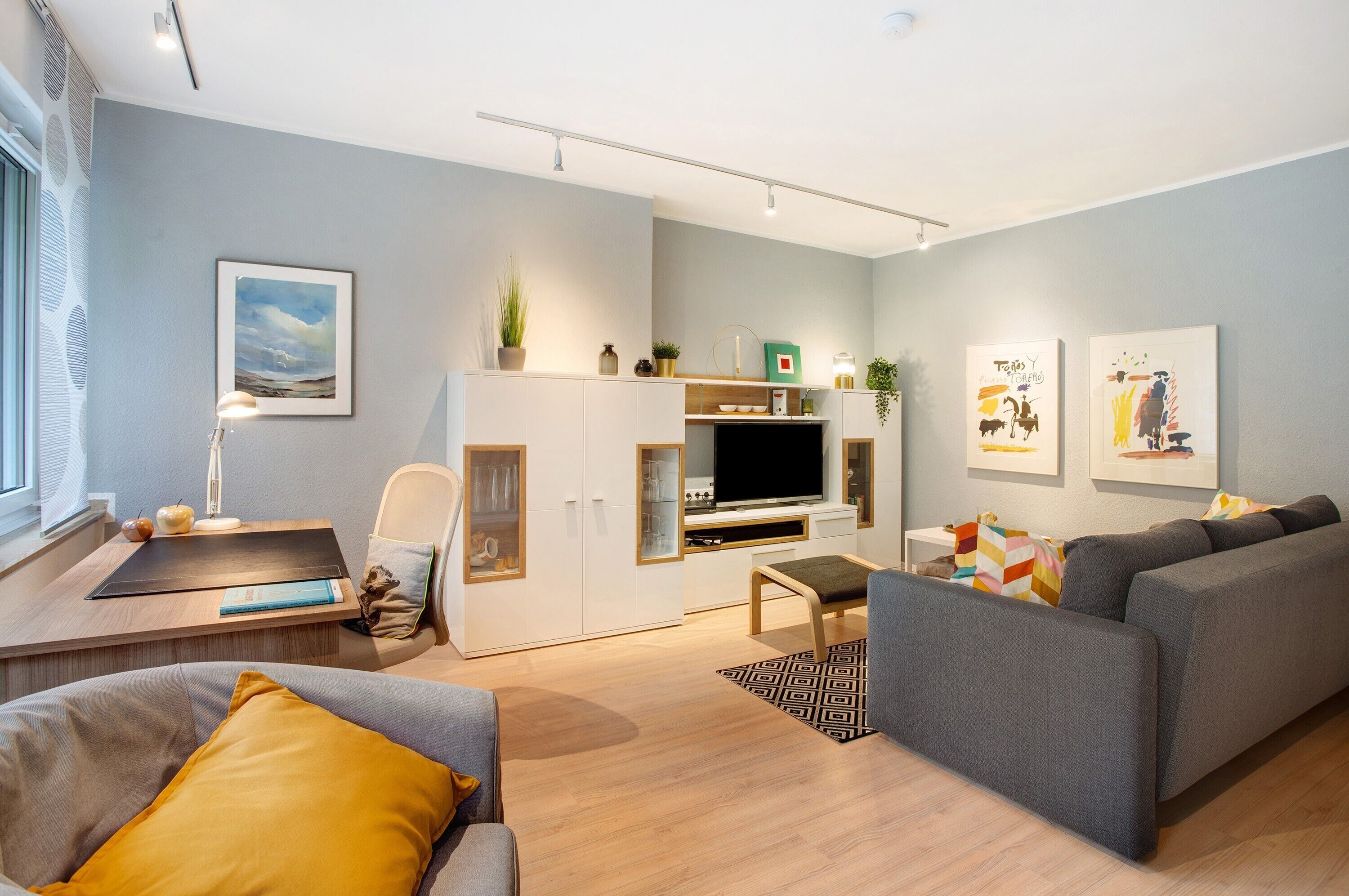 Fernseher, DVD-Player, Stereoanlage