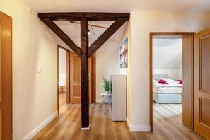 5 habitaciones, tabla de planchar con plancha y wifi gratis 