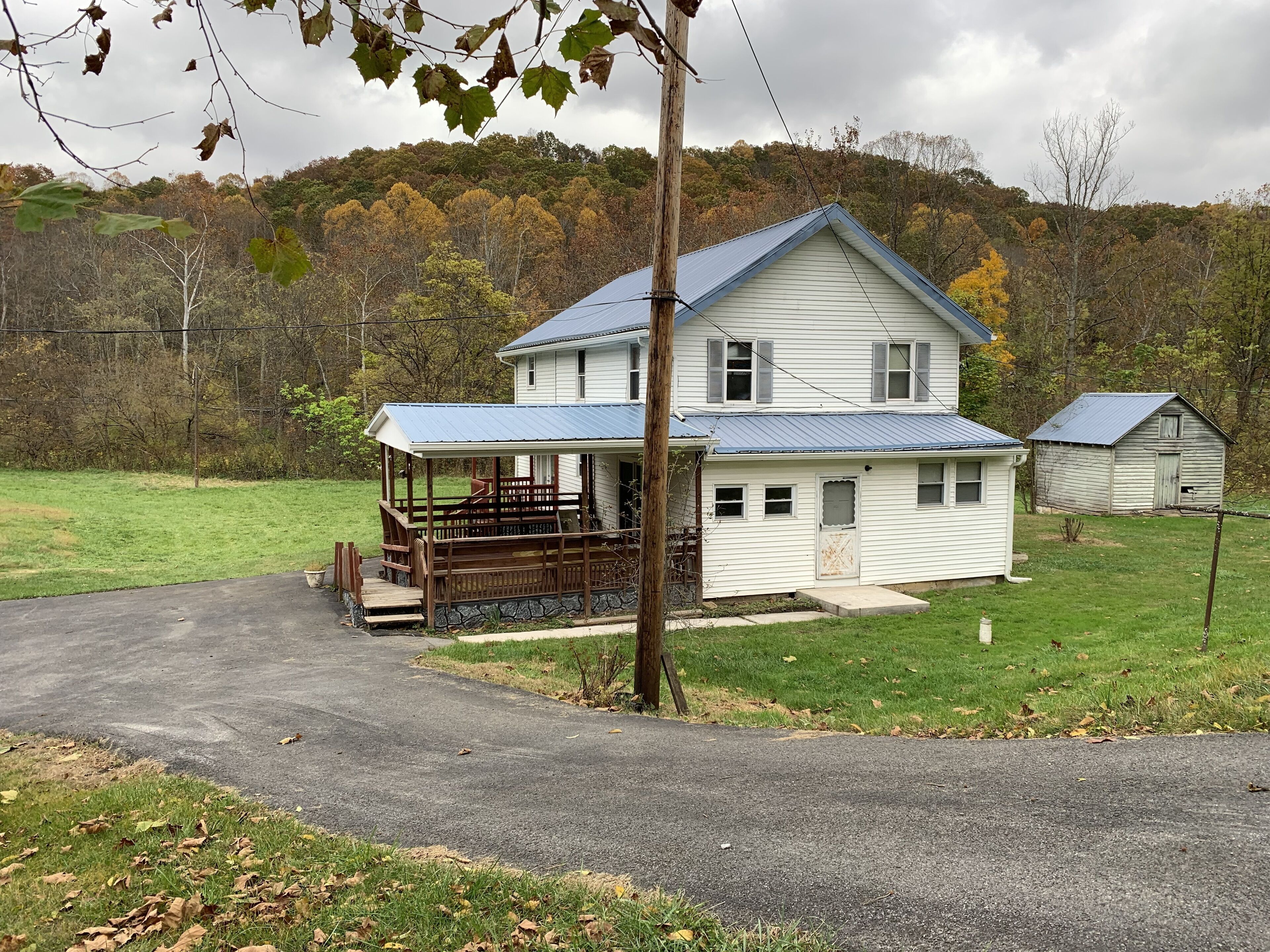 Quaint farmhouse on the Bluestone River, minutes from the Hatfield McCoy trails.