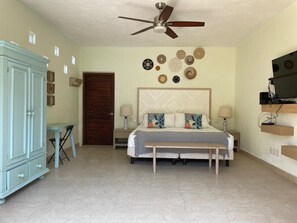 2 bedrooms, free WiFi, bed sheets - Casa Mana: Playa Blanca beachfront home w/private pool and outdoor kitchen (Zihuatanejo)