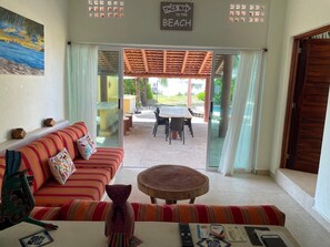 Living area - Casa Mana: Playa Blanca beachfront home w/private pool and outdoor kitchen (Zihuatanejo)