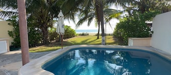 Casa Mana: Playa Blanca beachfront home w/private pool and outdoor kitchen