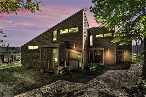 Cozy Winter Townhome - Beautiful Lakefront Access in a Private, Rural Community