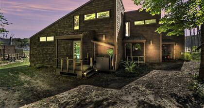 Cozy Winter Townhome - Beautiful Lakefront Access in a Private, Rural Community