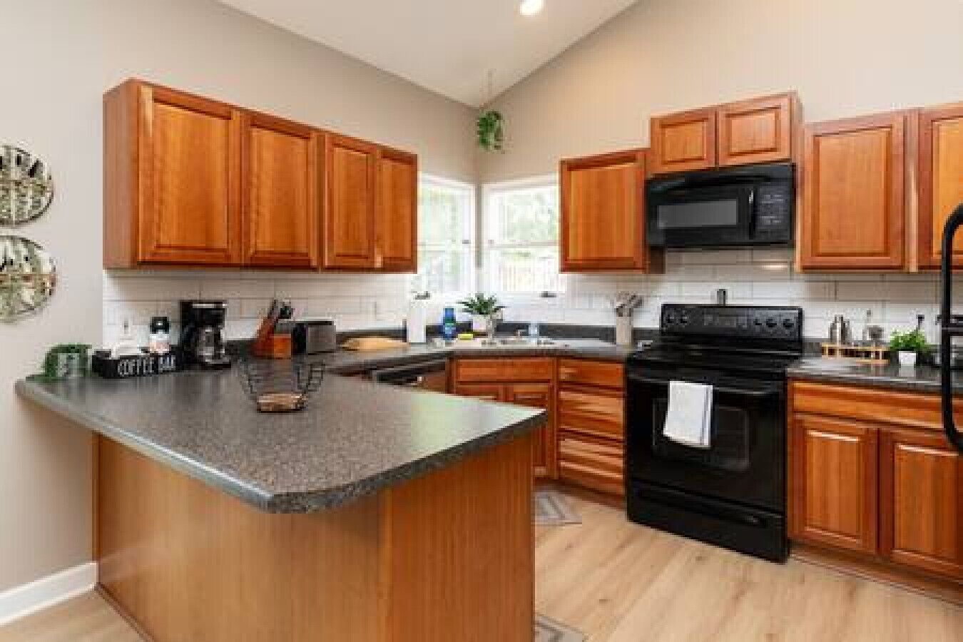 Kylskåp, mikrovågsugn, ugn och spishäll