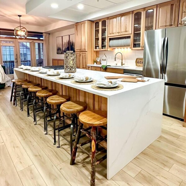 Dining - SKI IN/OUT- Pool table, hot tub, A+ kitchen, 7 bedrooms->4 kings+custom kid rms! (Snowshoe)