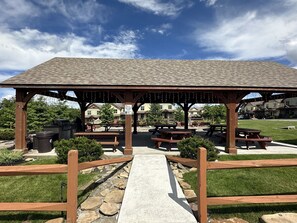 Outdoor dining - SKI IN/OUT- Pool table, hot tub, A+ kitchen, 7 bedrooms->4 kings+custom kid rms! (Snowshoe)