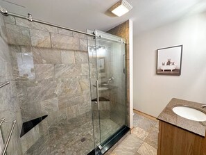 Shower, jetted tub, hair dryer, towels - SKI IN/OUT- Pool table, hot tub, A+ kitchen, 7 bedrooms->4 kings+custom kid rms! (Snowshoe)