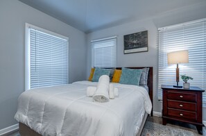 3 bedrooms, desk, iron/ironing board, free WiFi