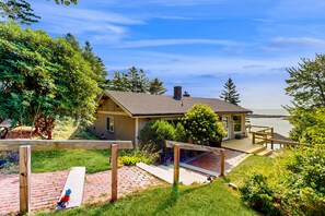 Exterior - Stunning artist's retreat with ocean view & amazing deck, near Reid State Park (Georgetown)