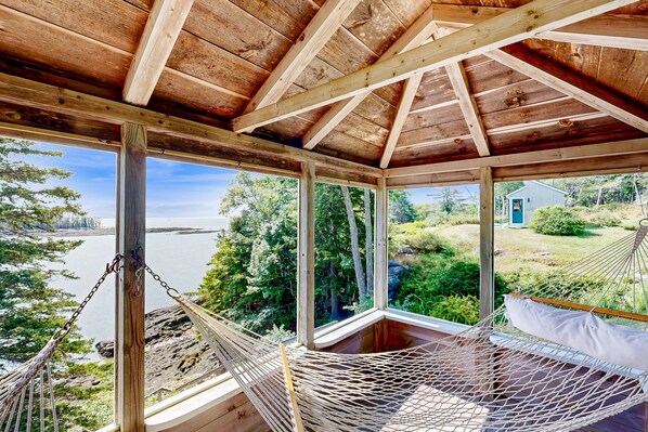 Property grounds - Stunning artist's retreat with ocean view & amazing deck, near Reid State Park (Georgetown)