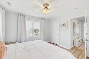 3 habitaciones, tabla de planchar con plancha, cuna de viaje y internet