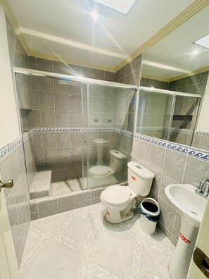 A bathroom with a glass-enclosed shower, a toilet, a sink, and a bidet. - A Magical Place just Minutes away from the most Beautiful View of Cuenca.  (Cuenca)