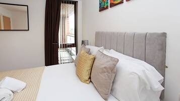 1 chambre, fer et planche à repasser, accès Internet, draps fournis