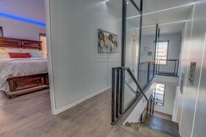 3 bedrooms, iron/ironing board, WiFi, bed sheets - Brand New two story 3 bedroom 3.5 bath palatial condo with free parking in NW DC (Washington)