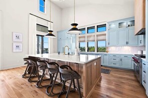 Fridge, microwave, oven, stovetop - 283 Lakeview Drive (Seagrove Beach)