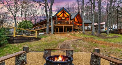 Charming, single-level cabin with a gas fireplace plus forest & mountain view