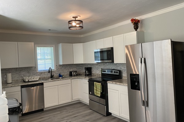 Frigorifero, microonde, forno, piano cottura